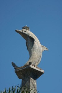 Steinstatue Delphin
