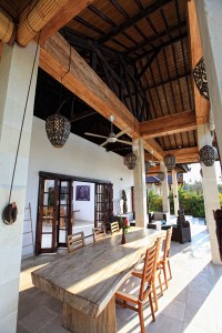 Eine überdachte Terrasse